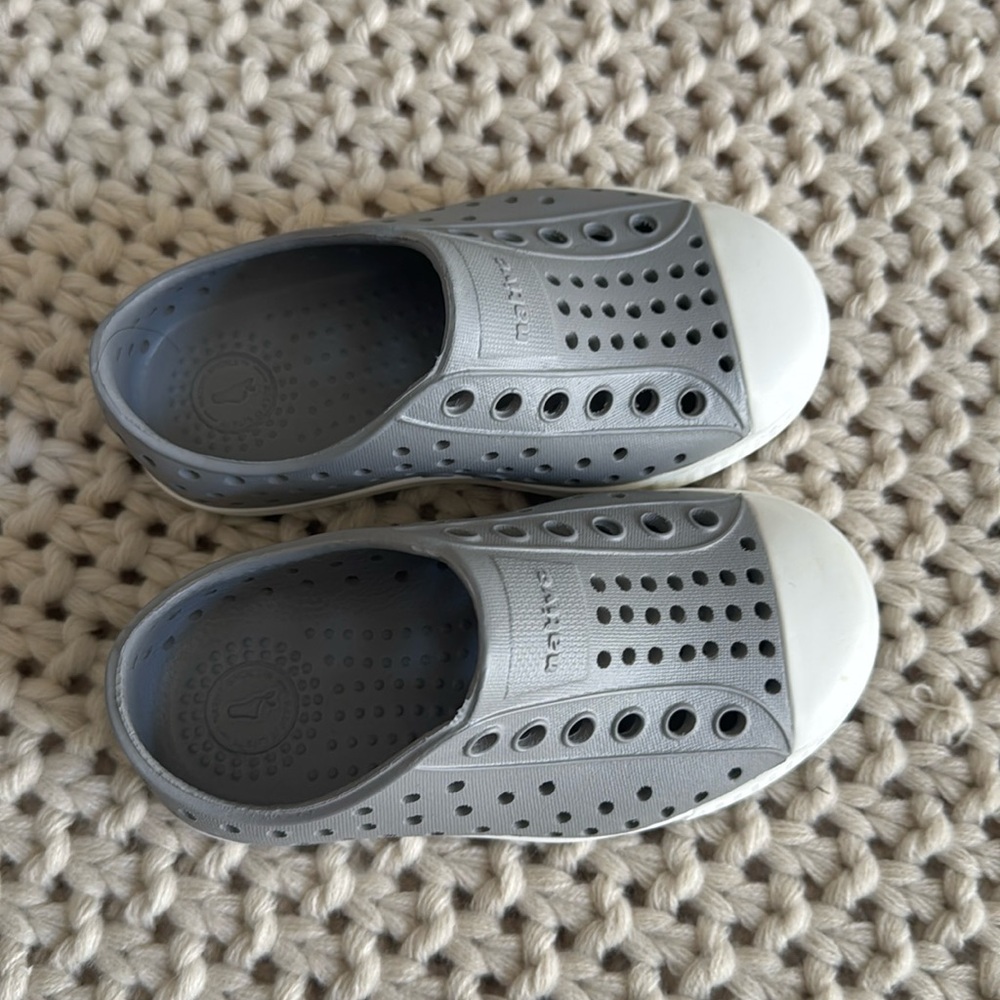 New Native Jefferson slip on sneakers size C7